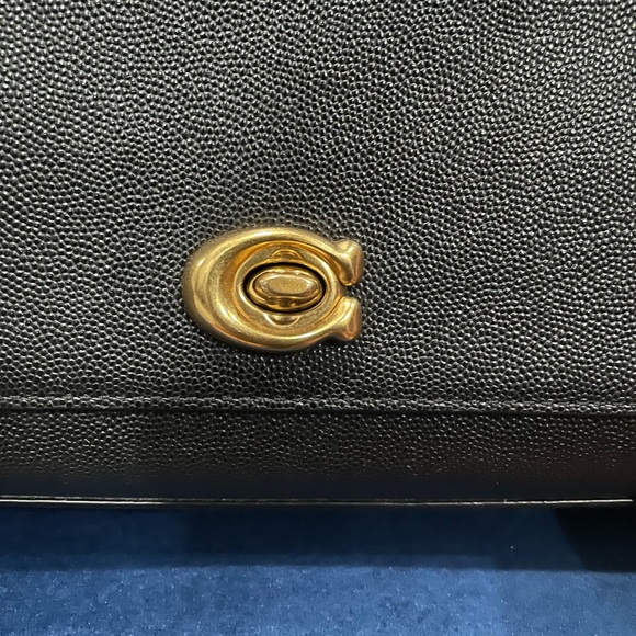 Coach Alexa Turnlock Clutch in Smooth Leather in Black/gold - Picture 3 of 10